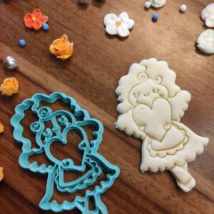 Engel mit Herz-Ausstecher