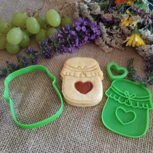 Omas Marmelade mit gewelltem Deckel Linzer-Ausstechform und Präger