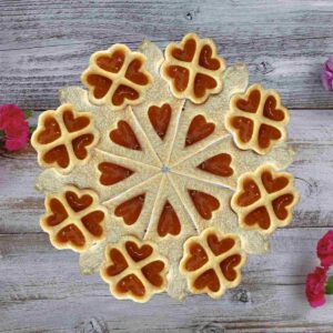 Linzer-Ausstechformen-Set mit Herz- und Blumenmotiven