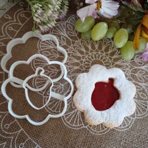 Blumenförmiges Linzer Ausstech-Set mit Eichel
