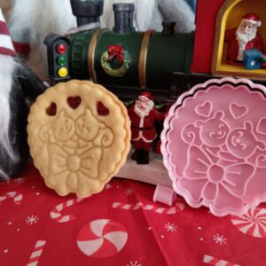 Motyli und Potyli mit Schleife im Kranz - Ausstecher und Prägestempel