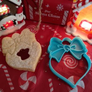 Tropfen-förmiger Weihnachtsbaumschmuck-mit-Schleife-Ausstecher und Prägestempel /mit 6 kleinen mittleren Ausstechern/