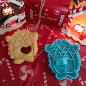 Eichel-Marci-mit-Herz-Ausstecher und Prägestempel