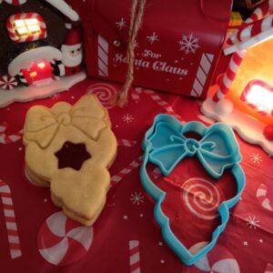 Schleifen-Rüschen-Weihnachtsbaumschmuck-Ausstecher und Prägestempel /mit 6 kleinen mittleren Ausstechern/