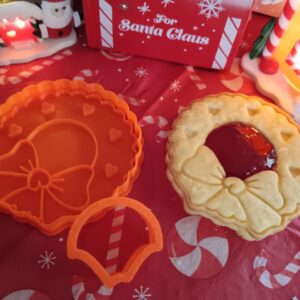 Kranz-mit-Schleife-Ausstecher und Prägestempel